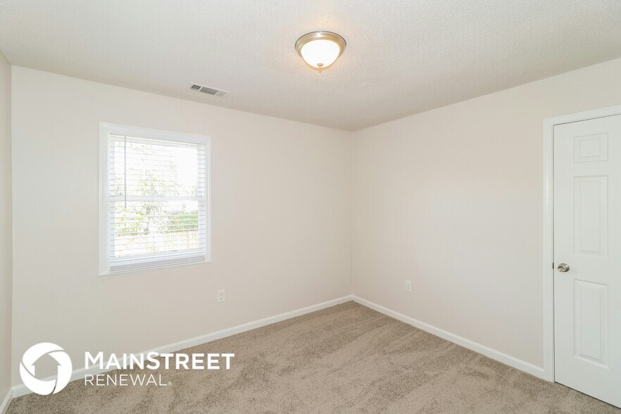 Building Photo - 7250 N Old Farm Rd