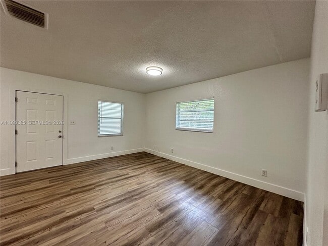 Building Photo - 3315 SW 15th Ave