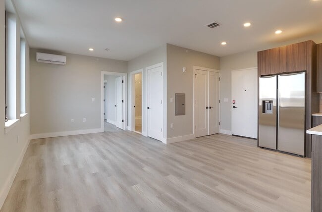 Building Photo - 3516 John F. Kennedy Blvd