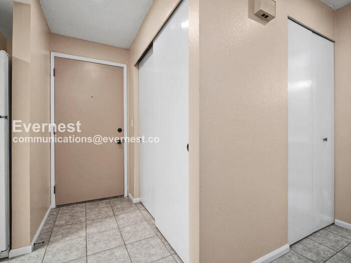 Building Photo - 9398 Redmond - Woodinville Rd NE