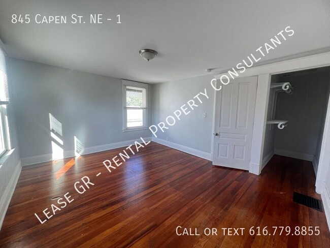 Building Photo - 3 Bedroom Duplex in Grand Rapids! Laundry ...