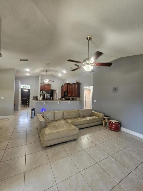 Building Photo - 5721 NW Alcazar Ter