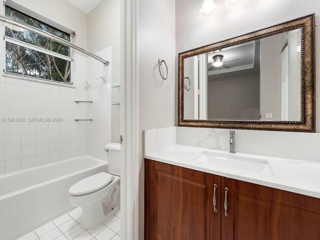 Building Photo - 1049 NE 42nd Pl