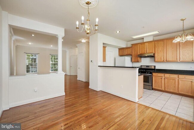 Building Photo - 207 Garden View Way