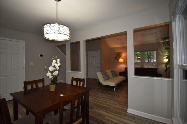 Building Photo - 576 Wedgewood Dr