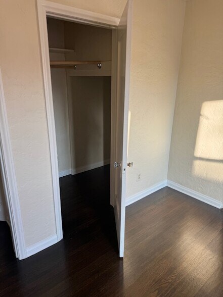 Dining Closet - 2203 S Harcourt Ave