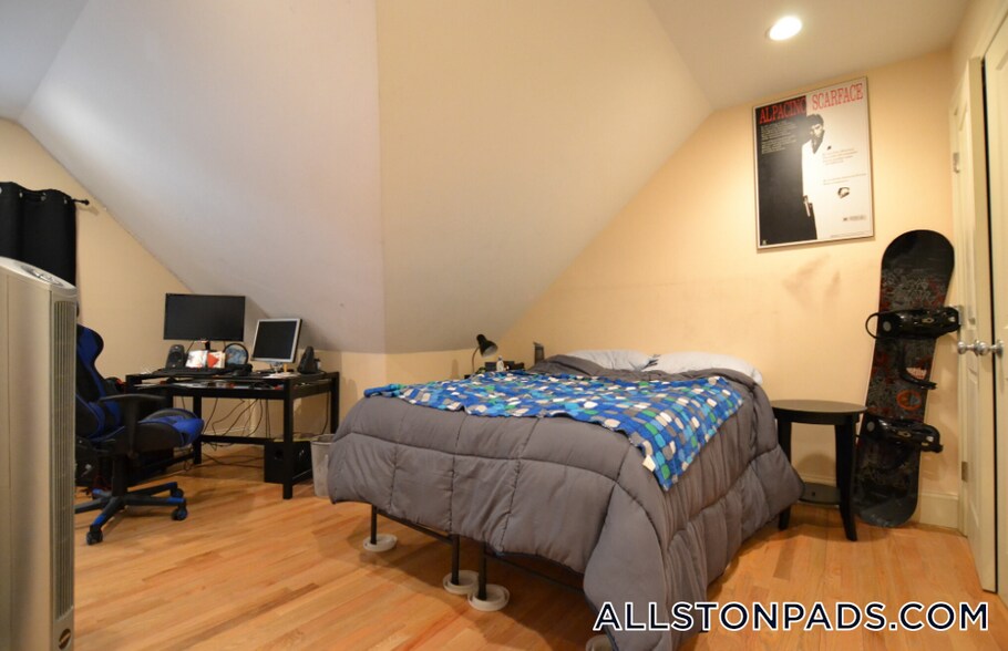 Building Photo - 27 Lothrop St