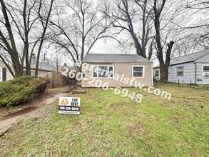 Building Photo - 2 Bedroom House