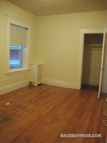 Building Photo - 520 Beacon St