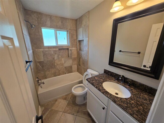 Building Photo - 2318 Green Valley Dr