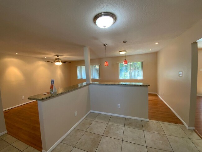 Building Photo - 3 Bedroom Single Story Home Near Juan Tabo...