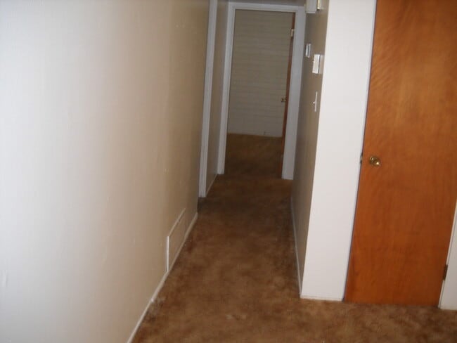 Building Photo - Cute House in Town