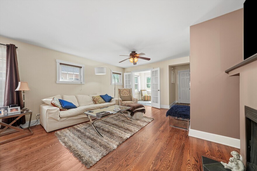 Living room - 153 Barrypoint Rd