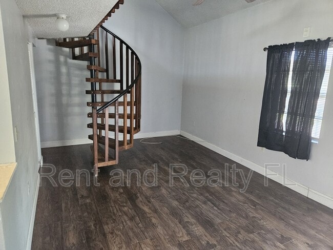 Building Photo - 2122 Bradford St