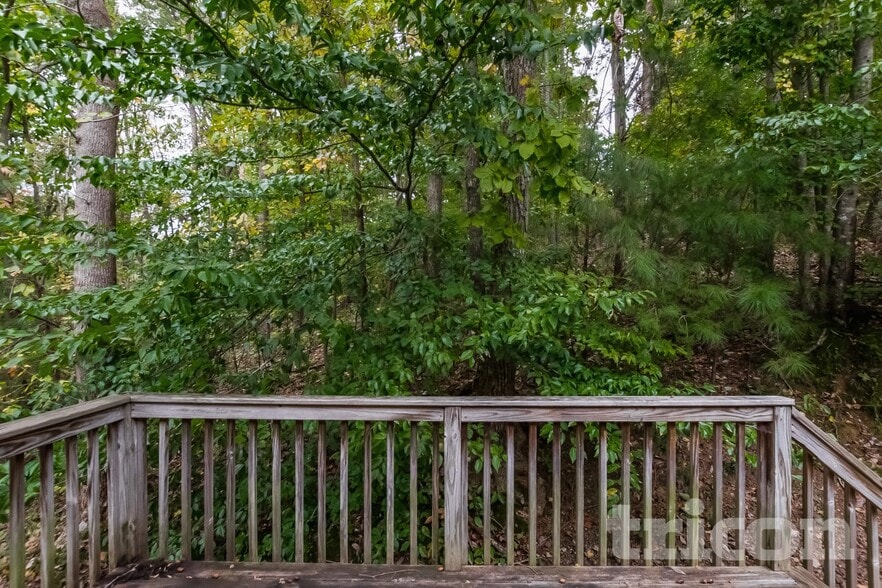 Building Photo - 1048 Whispering Woods Dr