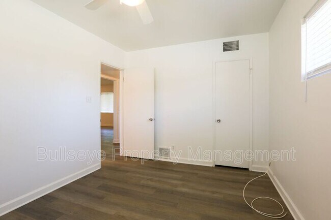 Building Photo - 3137 N 20th Pl