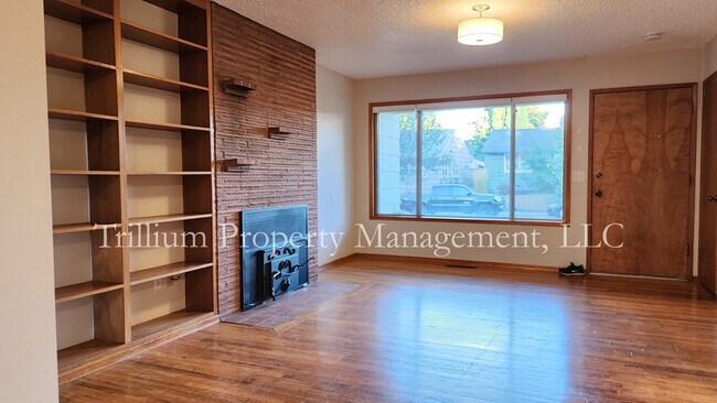 Building Photo - 215 SE 74th Ave