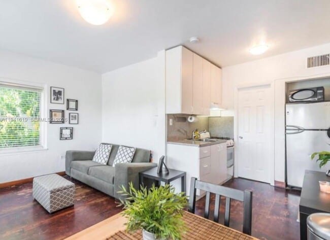 Building Photo - 1555 Pennsylvania Ave