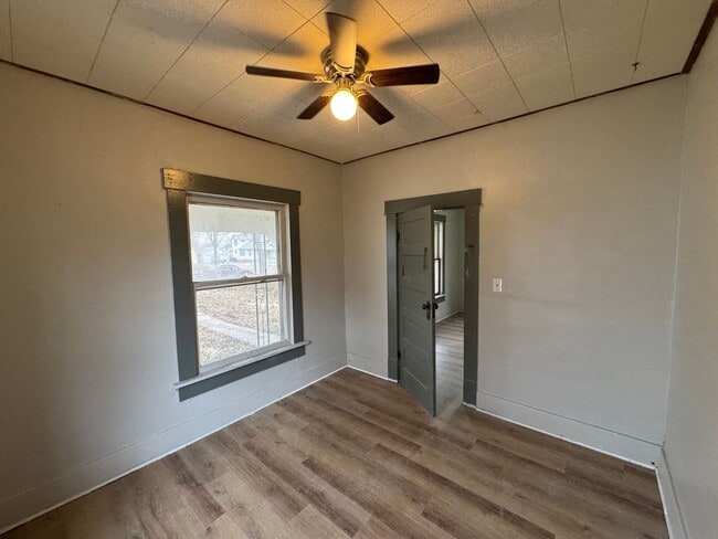 Building Photo - $850 - 3 bed 1 bath - Single Family Home
