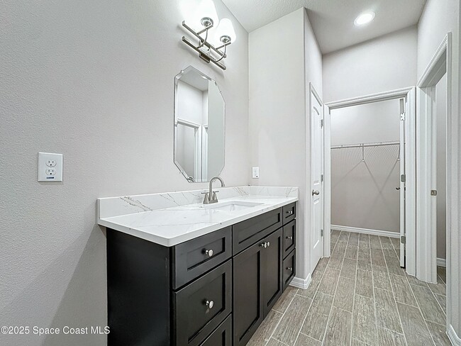 Building Photo - 512 L M Davey Ln