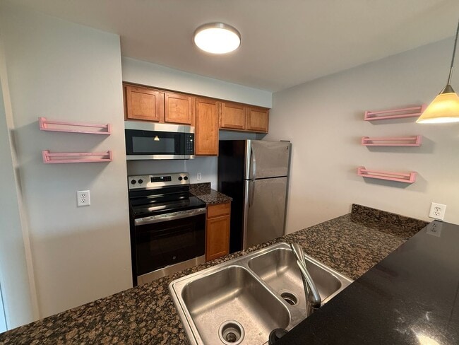 Building Photo - BEACH CONDO