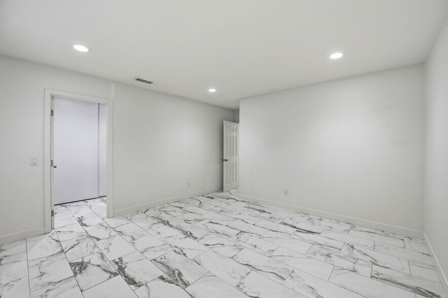 Building Photo - 30845 Catarina Dr