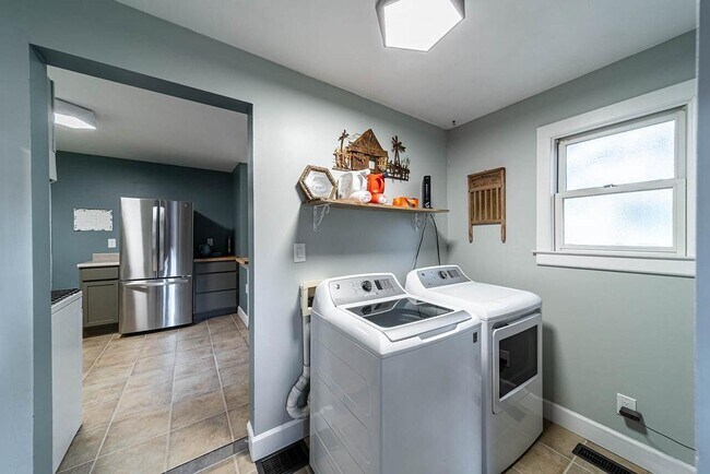 Building Photo - 615 Cottage Grove Ave