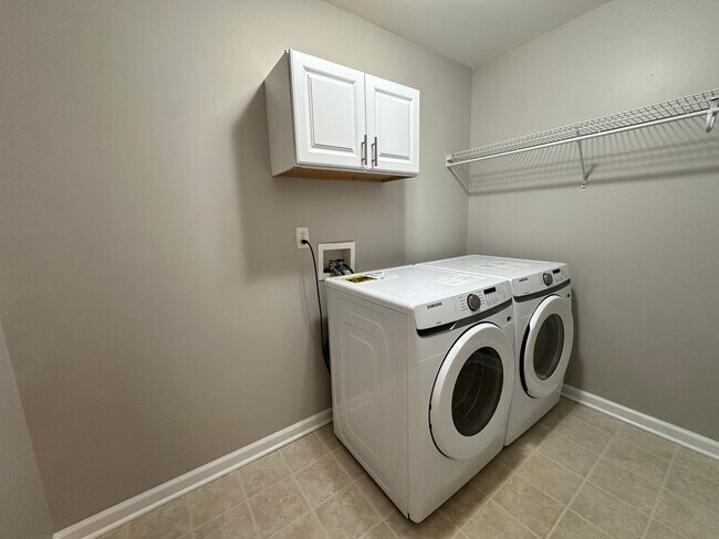 Building Photo - Exclusively Offered By Muse Realty Rentals...