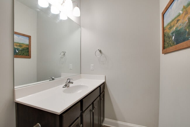 Building Photo - 150 Shrewsberry Dr