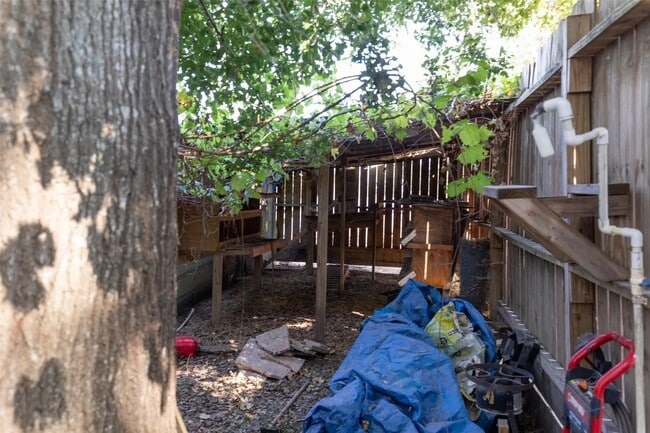 Building Photo - 15602 Oleta Ln