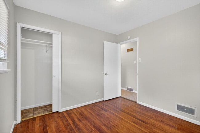 Building Photo - 3 Bedroom Ranch Style Home In Dellwood