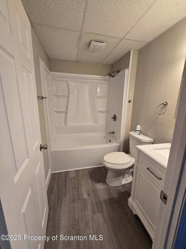 Building Photo - 325 Larch St