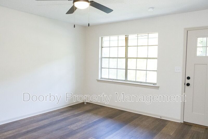 Building Photo - 6404 Middle Dr