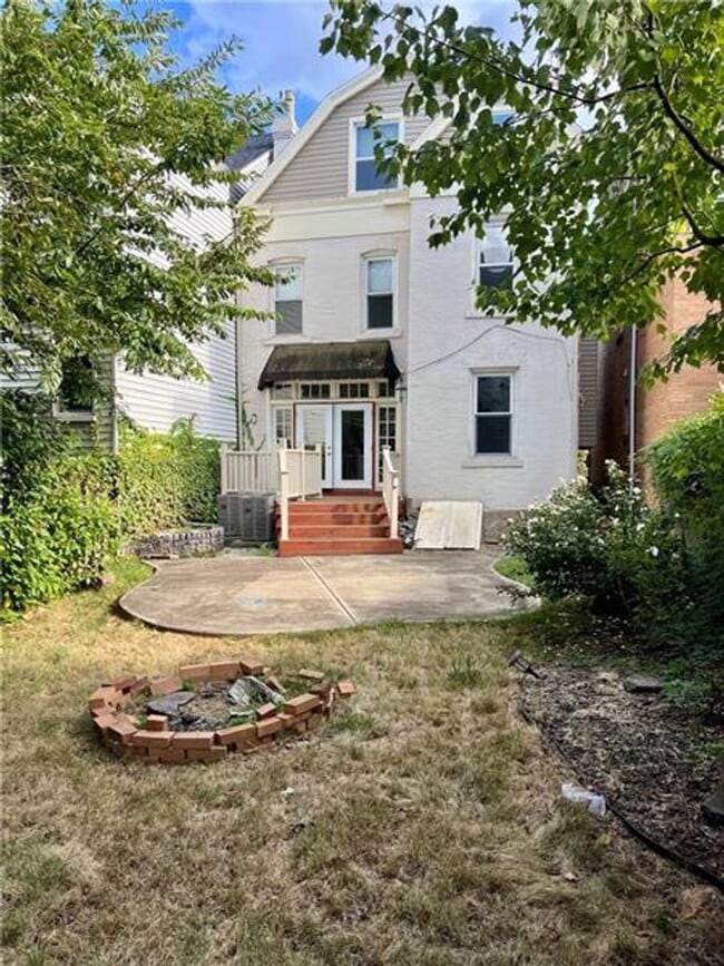 Building Photo - Luxurious 5-Bedroom Rental in the Heart of Shadyside