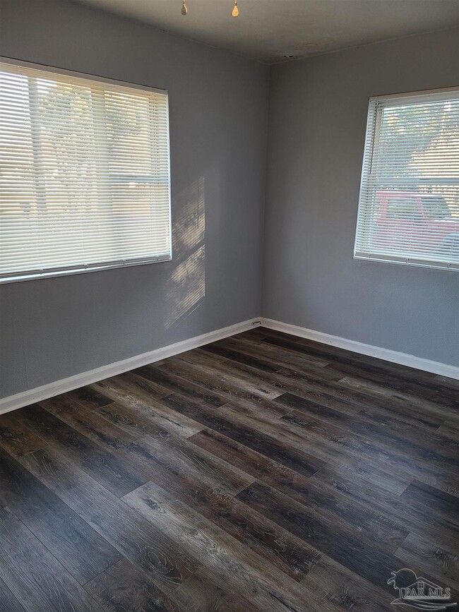 Building Photo - 5549 Mayfair Dr