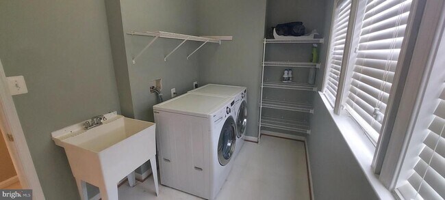 Building Photo - 23503 Sugar View Dr