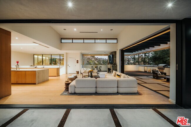 Building Photo - 7681 Willow Glen Rd