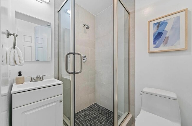 Building Photo - 163 Gladys Ave