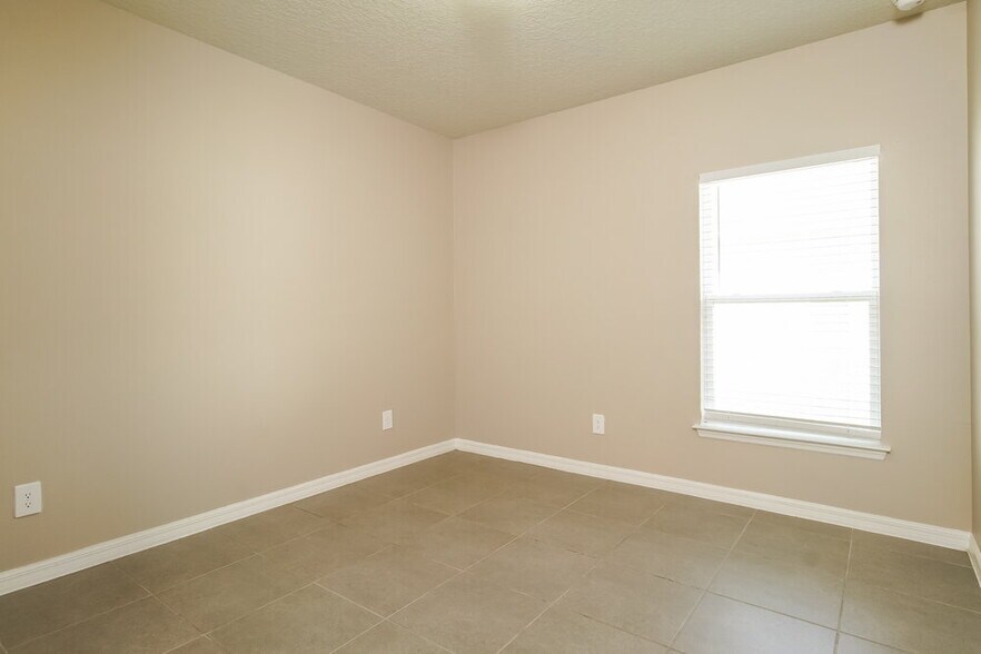 Building Photo - 651 Mercado Ct