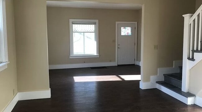 Building Photo - 312 N Trapp Ave