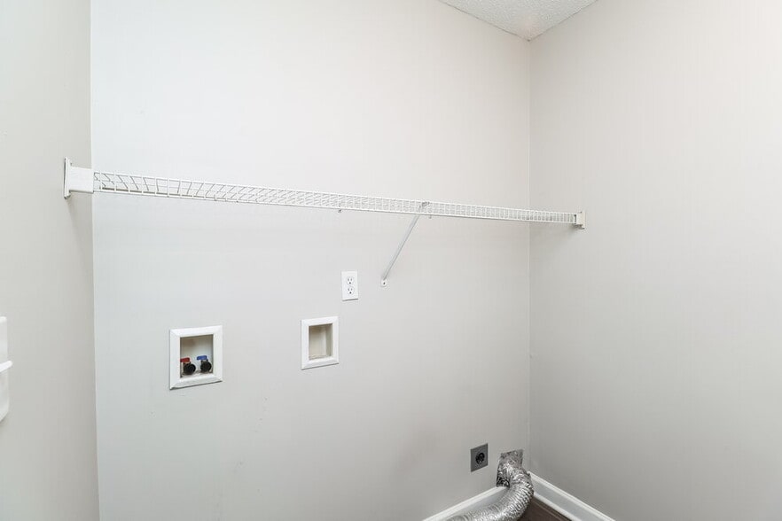 Building Photo - 105 Birch Ct