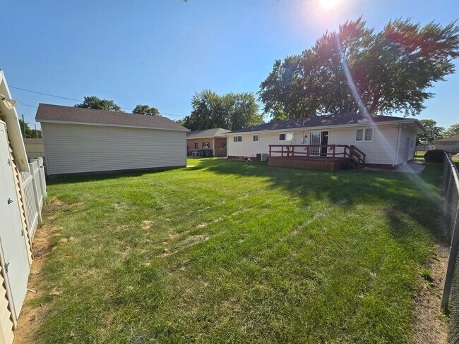 Building Photo - 1133 N Howard Ave