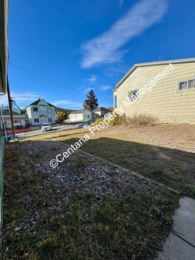 Building Photo - 2 bedroom 1 Bath House