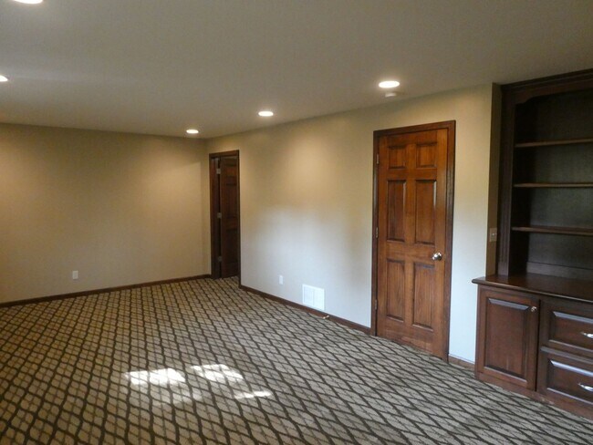 Building Photo - Beautiful home off Chapel Hill Rd