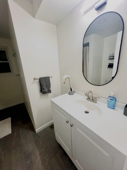 Building Photo - 19620 Silver-Spring St