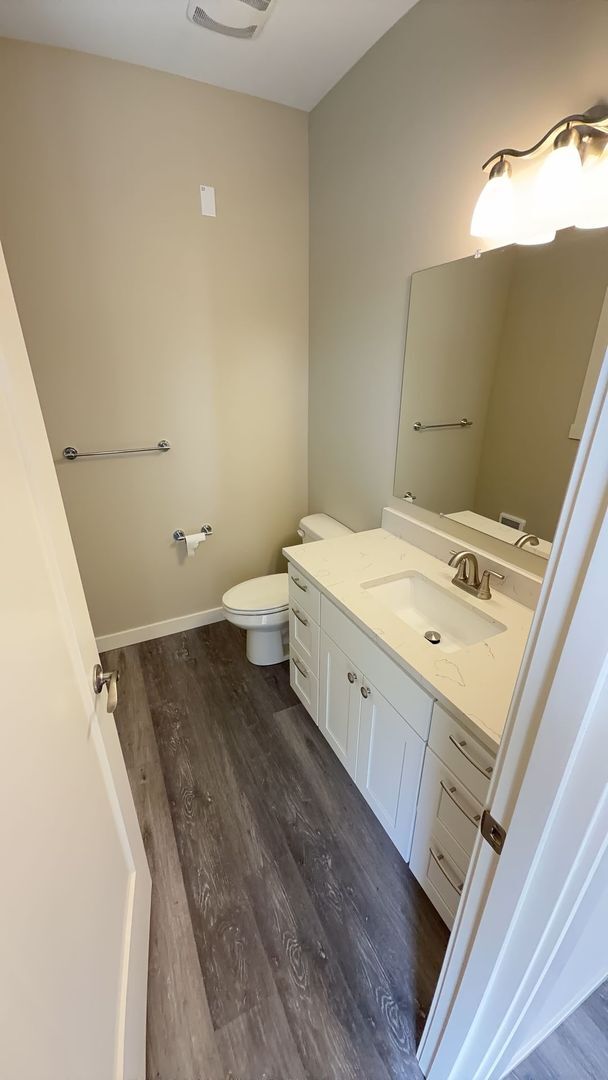 Building Photo - Chernishoff Seven Oak Luxury Duplex