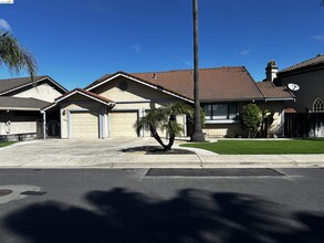 Building Photo - 5593 Drakes Dr