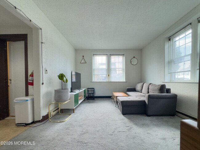 Building Photo - 17-19 Leroy Pl