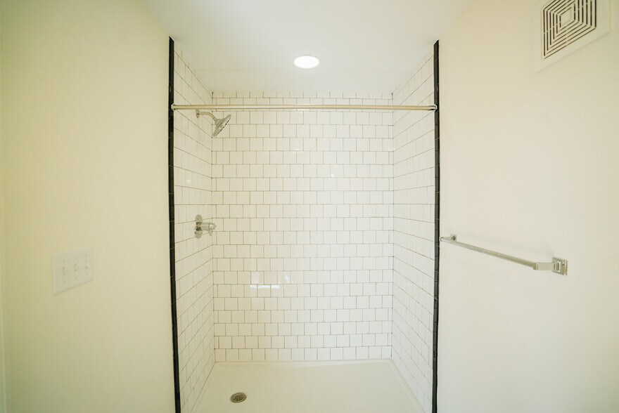 Building Photo - 520 Mulberry St