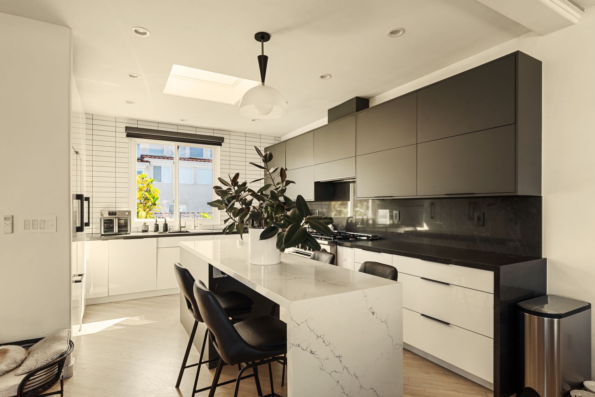 Building Photo - 610 9th St